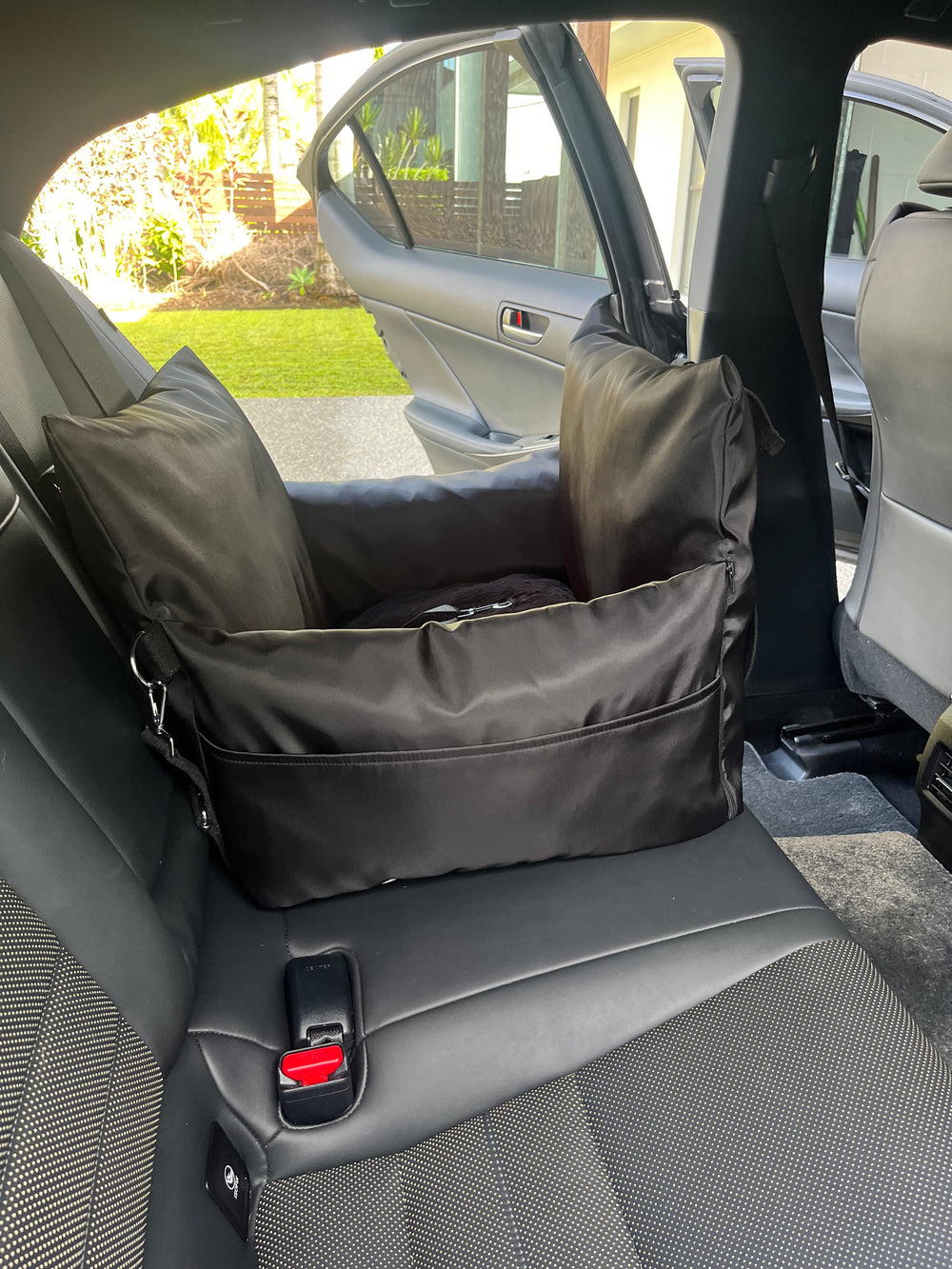 Black Lila Co Pet Car Seat Side View